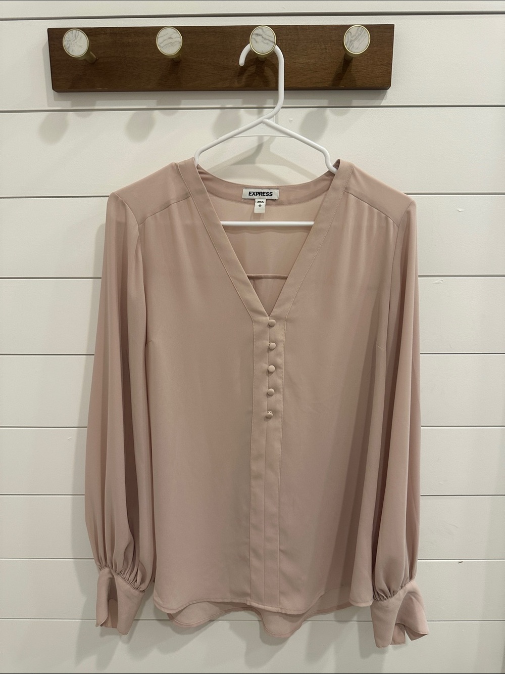 Express Women's Dusty Blush V-Neck Button Front Blouse women’s medium